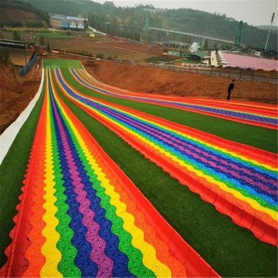 七色彩虹滑道室外大型网红四季滑草游乐设备景区户外七彩旱雪滑梯